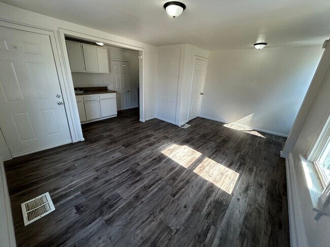 6745 14th Ave-Unit -1 studio in Kenosha, WI - Building Photo - Building Photo