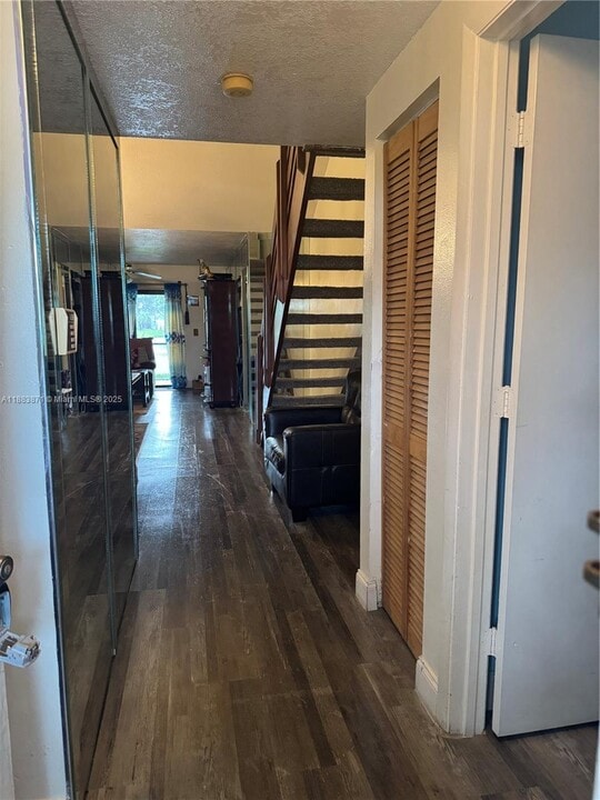 6981 SW 36th Dr in Miramar, FL - Building Photo