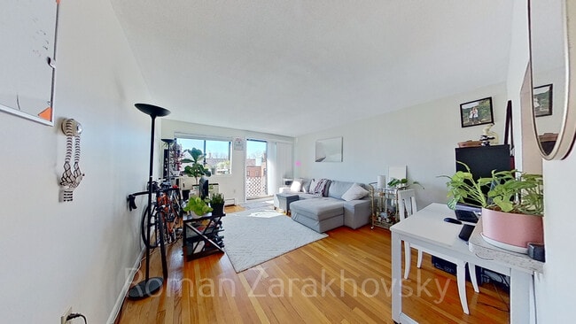 85 Sutherland Rd, Unit 37 in Boston, MA - Foto de edificio - Building Photo