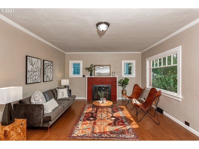 7034 NE Grand Ave in Portland, OR - Building Photo - Building Photo