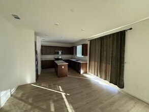 844 Summerhouse Dr in Patterson, CA - Building Photo - Building Photo