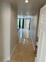 270 E Flamingo Rd in Las Vegas, NV - Building Photo