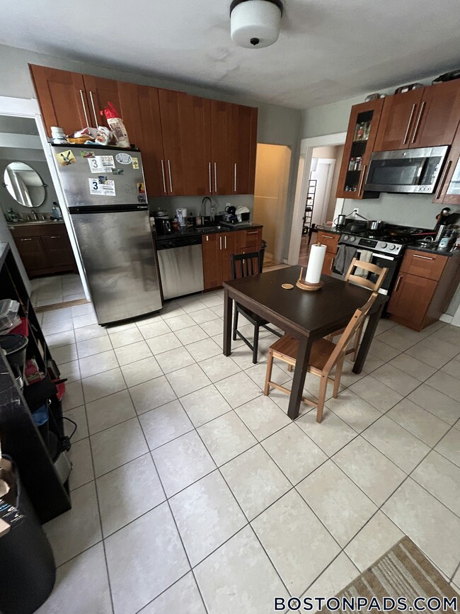 273 Cardinal Medeiros Ave, Unit 1 in Cambridge, MA - Building Photo - Building Photo