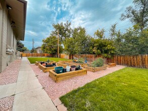 Barcelona in Lakewood, CO - Foto de edificio - Building Photo