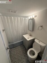 1105 Lexington St, Unit 2 in Waltham, MA - Foto de edificio - Building Photo