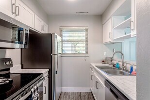 25 Broadmoor in Colorado Springs, CO - Building Photo