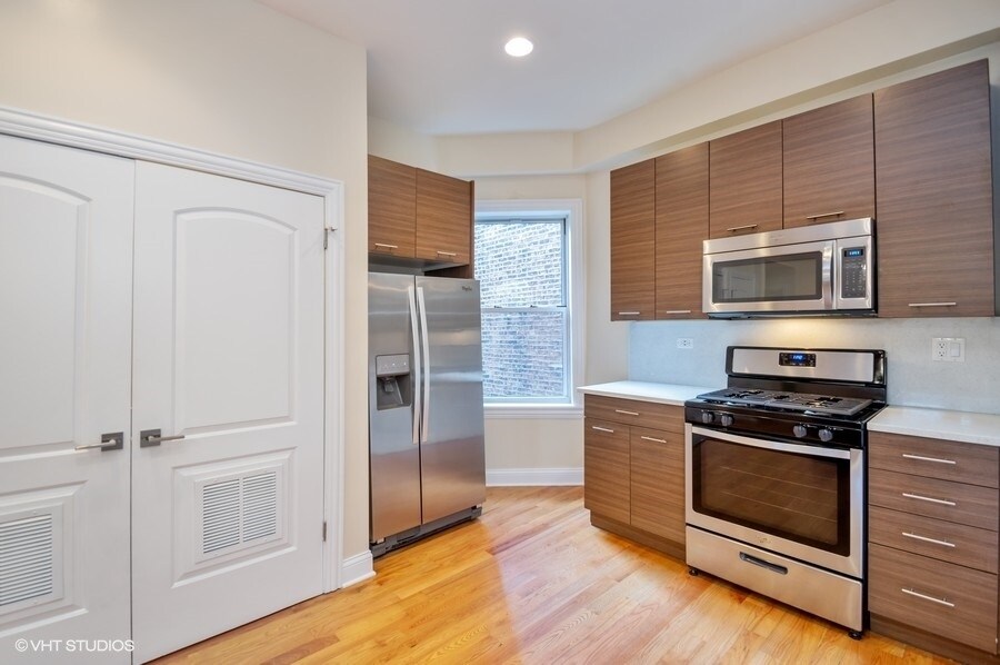 1023 N Leavitt St-Unit -1023-2 in Chicago, IL - Foto de edificio