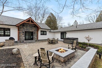 379 Caroline St in Saratoga Springs, NY - Building Photo - Building Photo