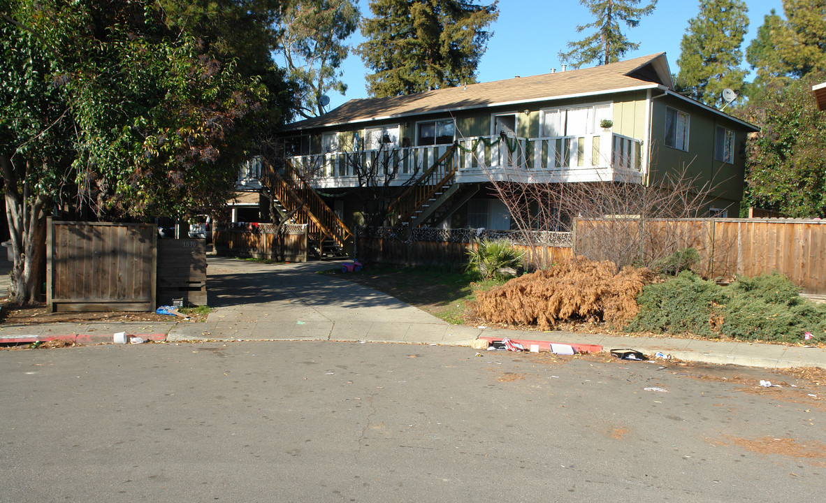 1830 Higdon Ave in Mountain View, CA - Building Photo