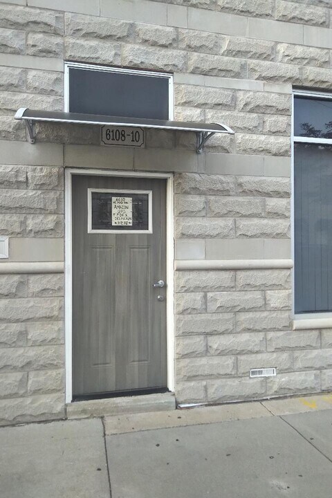 6108 W Addison St, Unit 4 in Chicago, IL - Building Photo