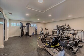 3420 Gulf Shore Blvd N in Naples, FL - Building Photo - Building Photo