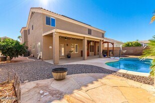 4048 E Kroll Dr in Gilbert, AZ - Building Photo