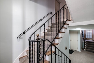 129 Pine St, Unit 4 in Portland, ME - Foto de edificio - Building Photo
