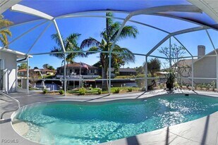 2633 SE 19th Pl in Cape Coral, FL - Building Photo