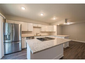 5590 Timber Ln in Shorewood, MN - Building Photo