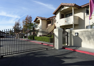 Bella Vista in Rialto, CA - Building Photo - Building Photo