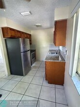 4360 Riverside Dr-Unit -4 in Coral Springs, FL - Foto de edificio - Building Photo