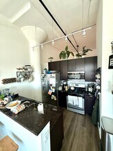 1224 W Van Buren St, Unit #307 in Chicago, IL - Building Photo - Building Photo