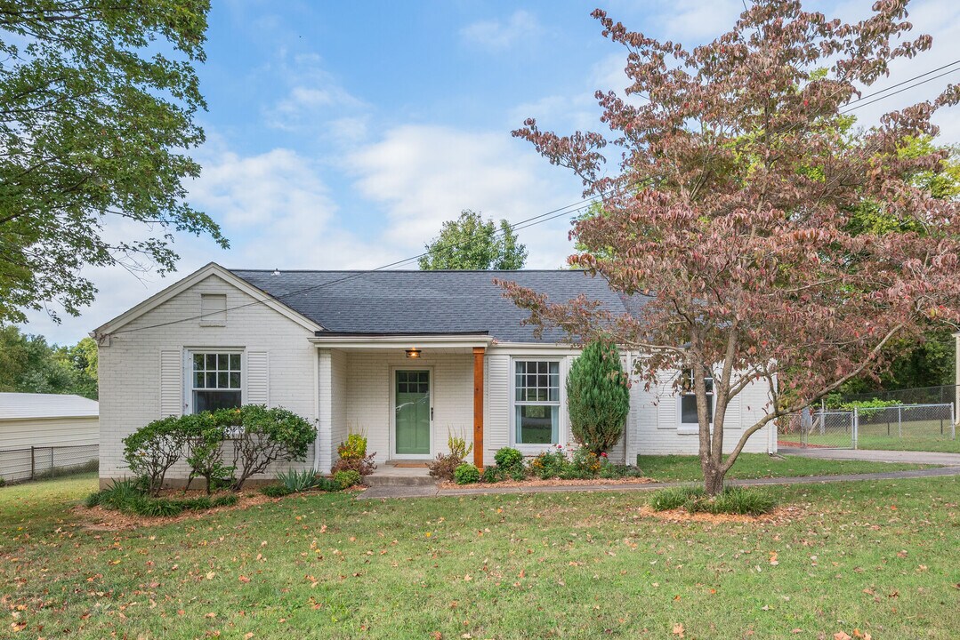 2312 Modena Dr in Nashville, TN - Building Photo