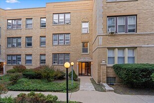 905 W Altgeld St, Unit 1B in Chicago, IL - Building Photo