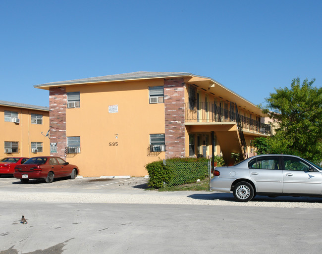 595 NW 64th St in Miami, FL - Building Photo - Building Photo