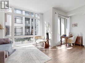 14 David Eyer Rd in Richmond Hill, ON - Building Photo