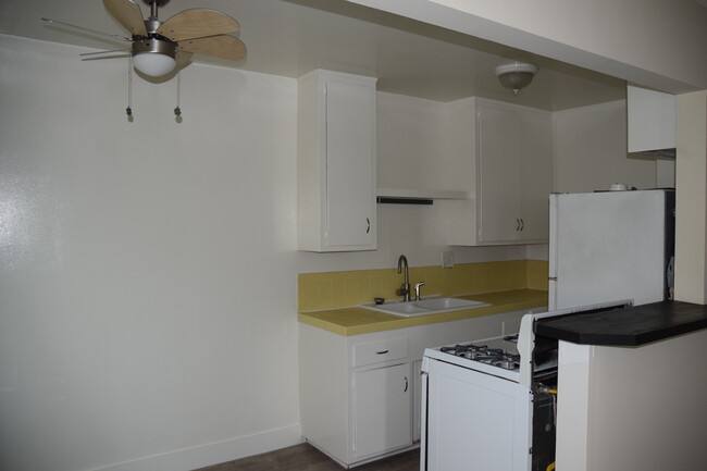 340 Manhattan Ave, Unit 2 in Hermosa Beach, CA - Building Photo - Building Photo