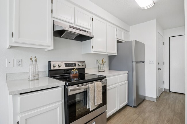 Reflections Hidden Creek Apartments in Keizer, OR - Building Photo - Building Photo