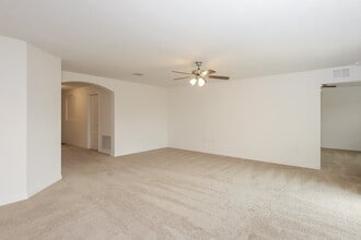 745 Chatham Walk in Ruskin, FL - Building Photo - Building Photo