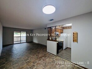 2152 Lovers Ln in Grand Ridge, FL - Building Photo - Building Photo