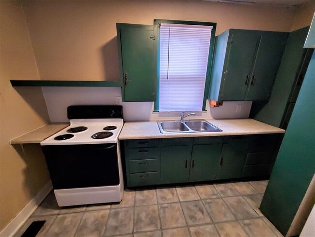 514 14th St in Clay Center, KS - Building Photo - Building Photo