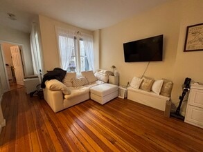 8 Grove St in Boston, MA - Foto de edificio - Building Photo