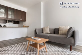 2 W Delaware Pl in Chicago, IL - Building Photo - Building Photo