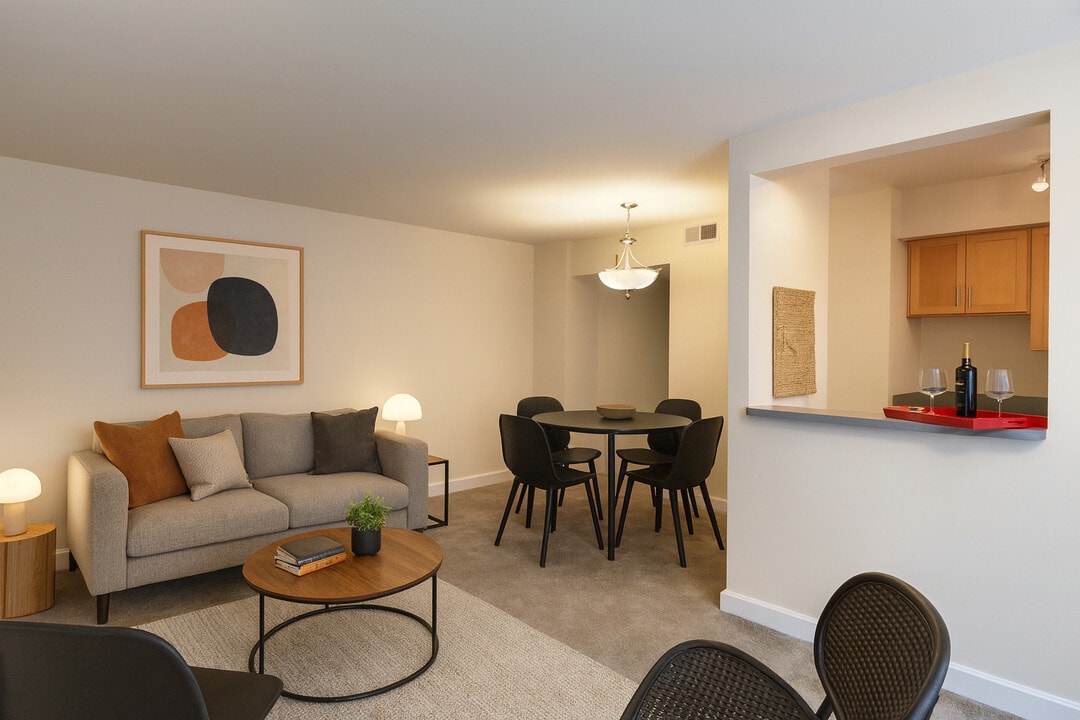 Barclay Apartments and Fairfax Court in Chevy Chase, MD - Foto de edificio