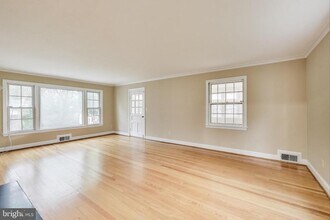 9326 W Parkhill Dr in Bethesda, MD - Building Photo - Building Photo