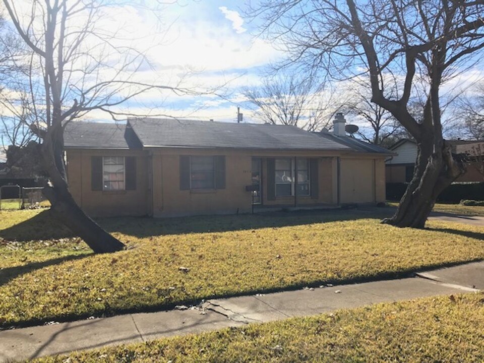 3722 Lisa Ln in Mesquite, TX - Building Photo
