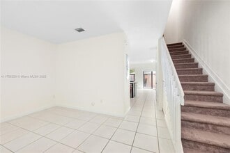 9275 W 34th Ct in Hialeah, FL - Building Photo - Building Photo