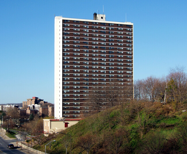 St. Casimir Apartments in Yonkers, NY - Foto de edificio - Building Photo