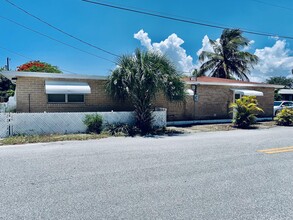 1330 N J Terrace in Lake Worth, FL - Building Photo - Building Photo