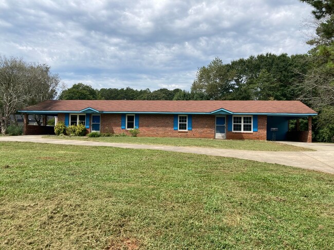 property at 600 Reeceburg Rd SE