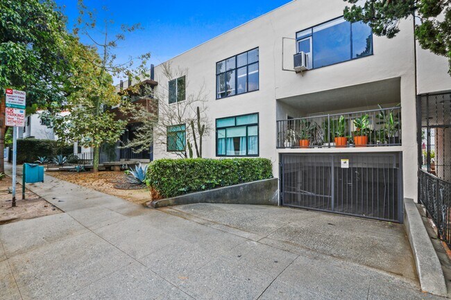 8220 Norton in West Hollywood, CA - Building Photo - Building Photo