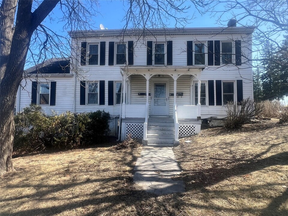 921 Columbia St in Hudson, NY - Building Photo
