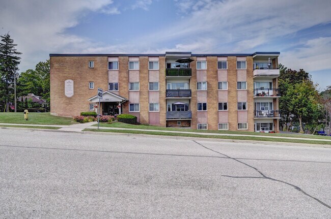 Dolph Street Apartments in Cambridge, ON - Building Photo - Building Photo