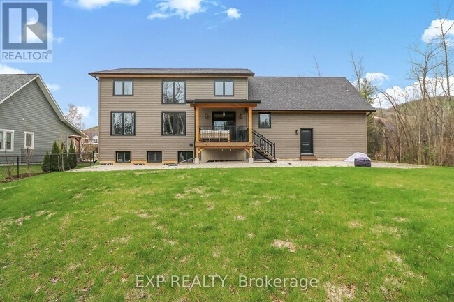 155 Delphi Ln in Blue Mountains, ON - Building Photo - Building Photo