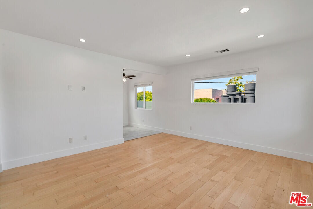 119 Paloma Ave in Los Angeles, CA - Building Photo