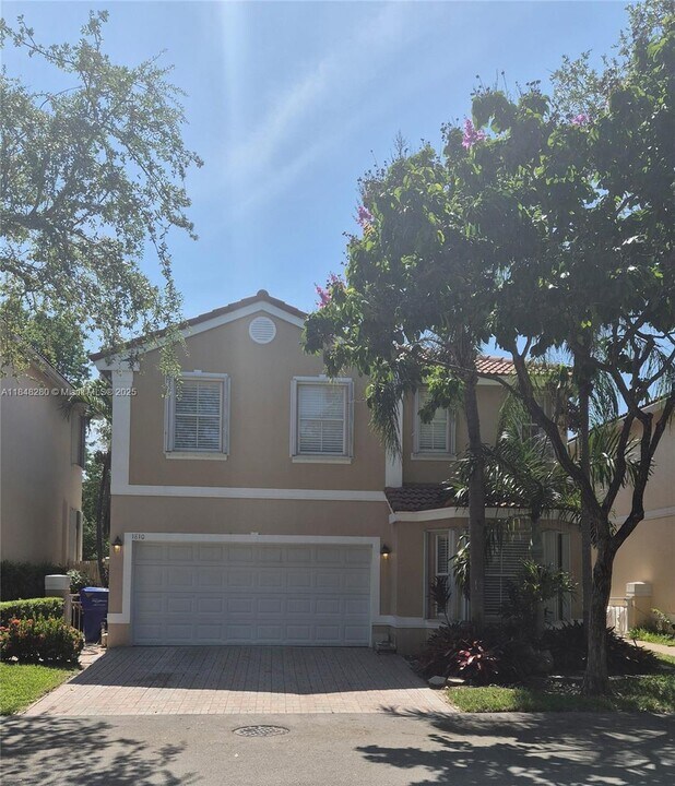 1810 Sweetbay Way in Hollywood, FL - Building Photo