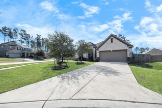 1947 Parnevik Pl in Conroe, TX - Building Photo - Building Photo