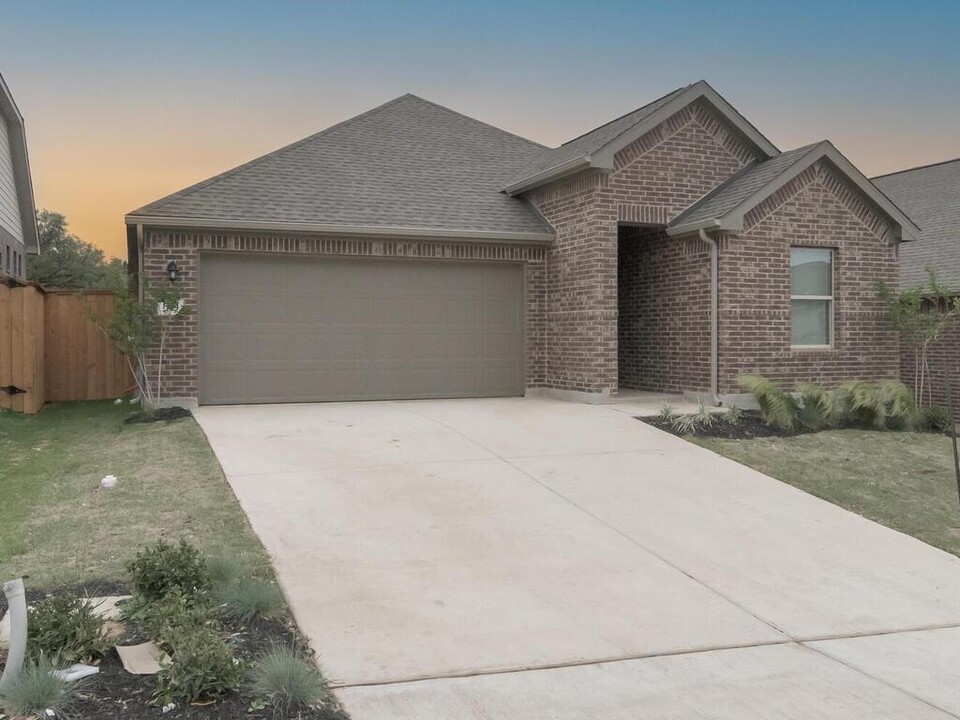 1104 Ridge Runner Dr in Georgetown, TX - Foto de edificio