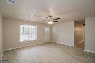 5862 Homestead Cir in Rex, GA - Building Photo - Building Photo