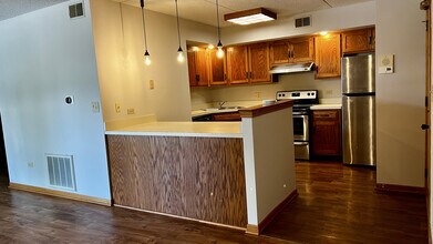 884 N Prairie Ave, Unit 1D in Joliet, IL - Building Photo - Building Photo